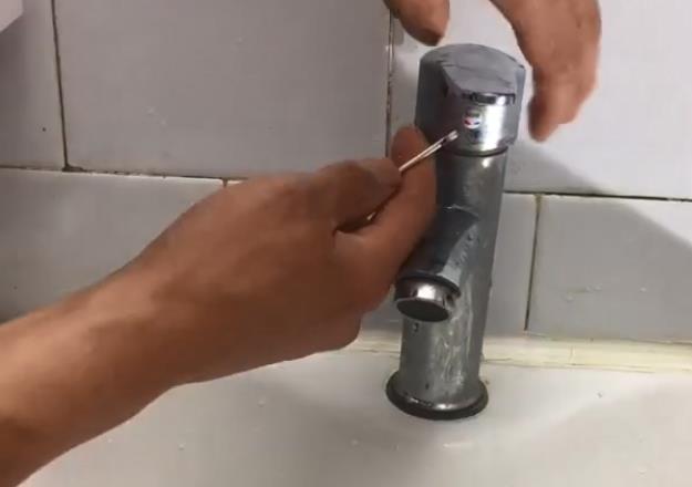 衛(wèi)生間臺盆水龍頭拆卸圖解,6張步驟大圖帶你全程拆卸! 衛(wèi)生間臺盆水龍頭拆卸圖解,6張步驟大圖帶你全程拆卸!