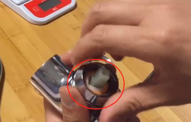 360旋轉(zhuǎn)水龍頭拆卸圖解,4個(gè)步驟輕松拆卸所有配件! 360旋轉(zhuǎn)水龍頭拆卸圖解,4個(gè)步驟輕松拆卸所有配件!