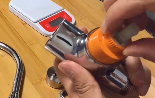 360旋轉(zhuǎn)水龍頭拆卸圖解,4個(gè)步驟輕松拆卸所有配件! 360旋轉(zhuǎn)水龍頭拆卸圖解,4個(gè)步驟輕松拆卸所有配件!